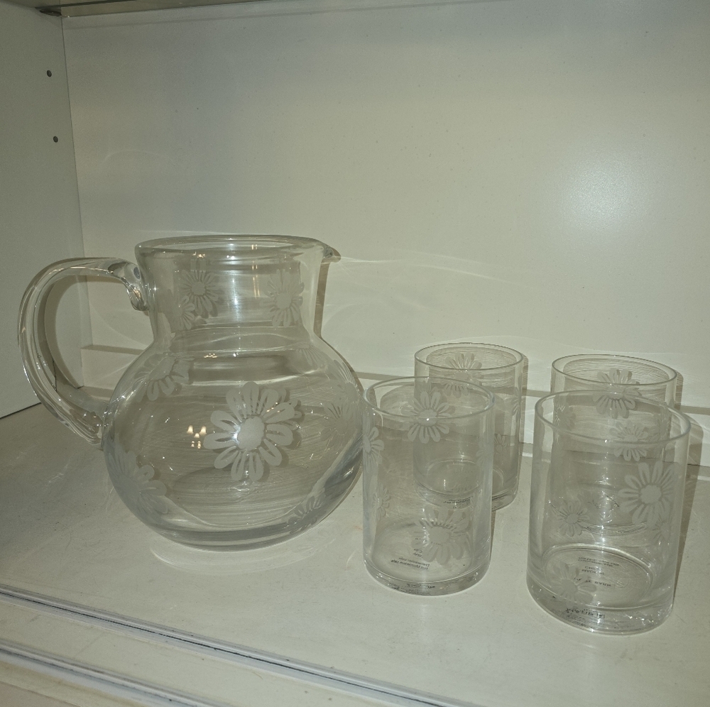 ⭐️40% Off⭐️ Vintage White Barn Etched Daisy Clear Glass Pitcher & Glasses Set